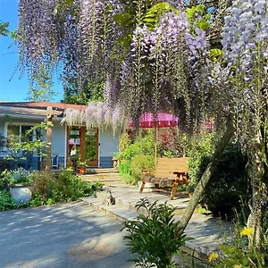 *** Guest house Wisteria Canada